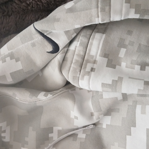 Nike Camo Hoodie with Saints Logo - Picture 3 of 7